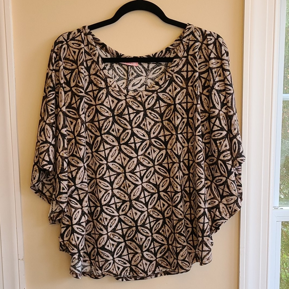 Soft Stretchy Poncho Blouse, great over leggings